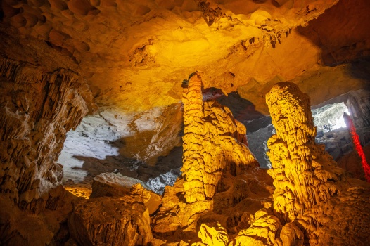 Vietnam- Halong Bay-Bo Hon adası-Sung Sot Mağarası