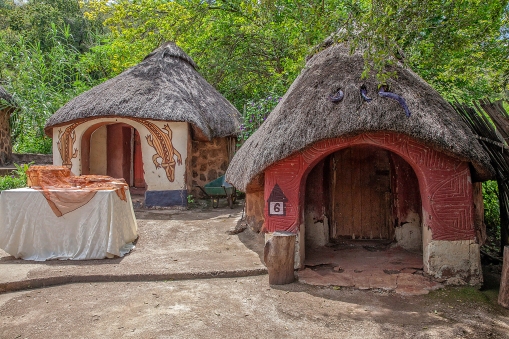A- Johannesburg- Lesedi- Sotho köyü büyücü evi