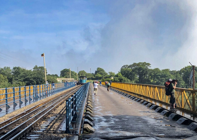 Zambiya-Viktorya Şelalesi Köprüsü- Zimbabve arası